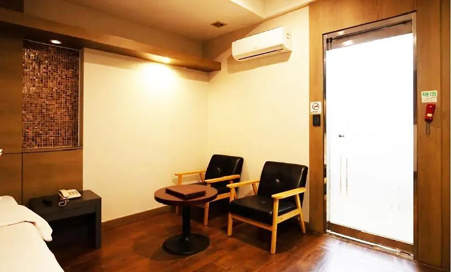 Hotel Airport June 인천 2*,