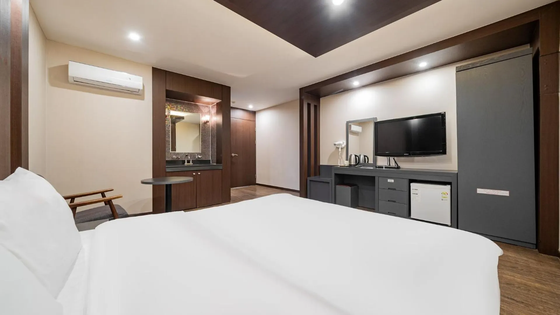 Incheon Airport Hotel June