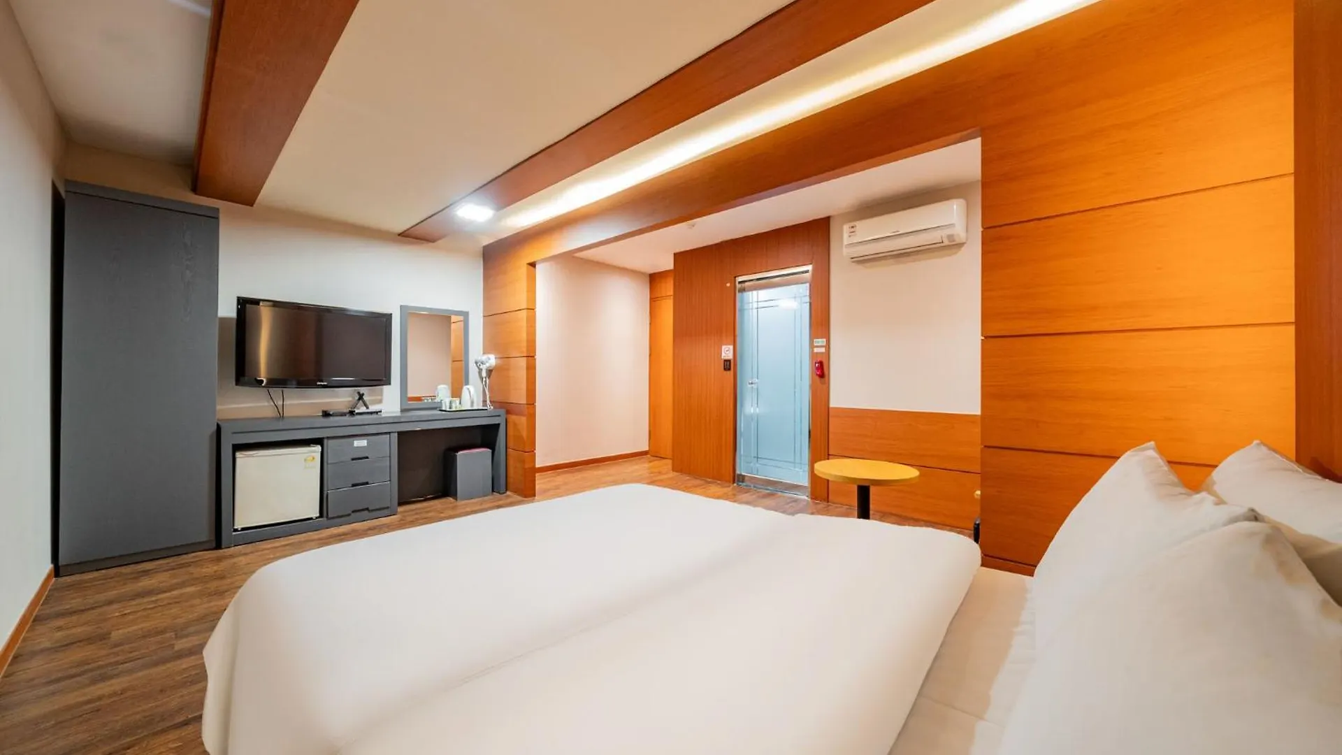 Incheon Airport Hotel June