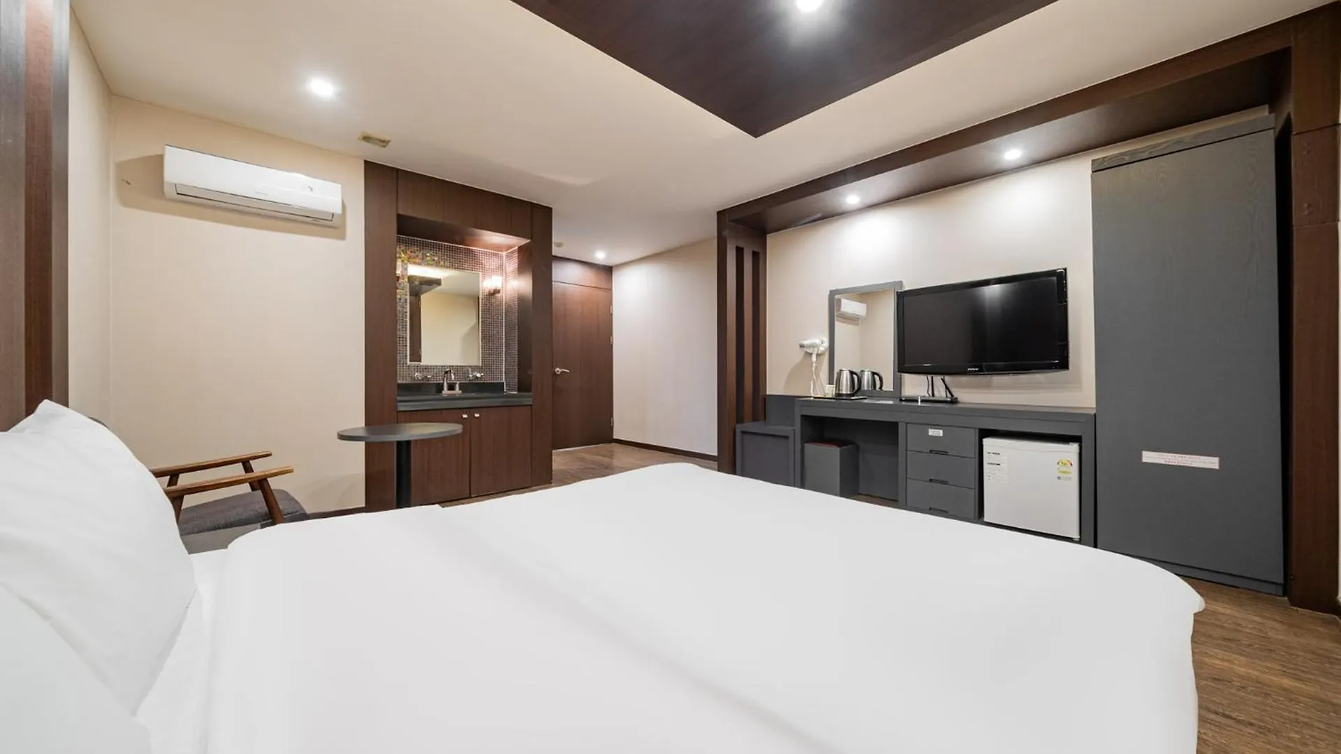 Incheon Airport Hotel June