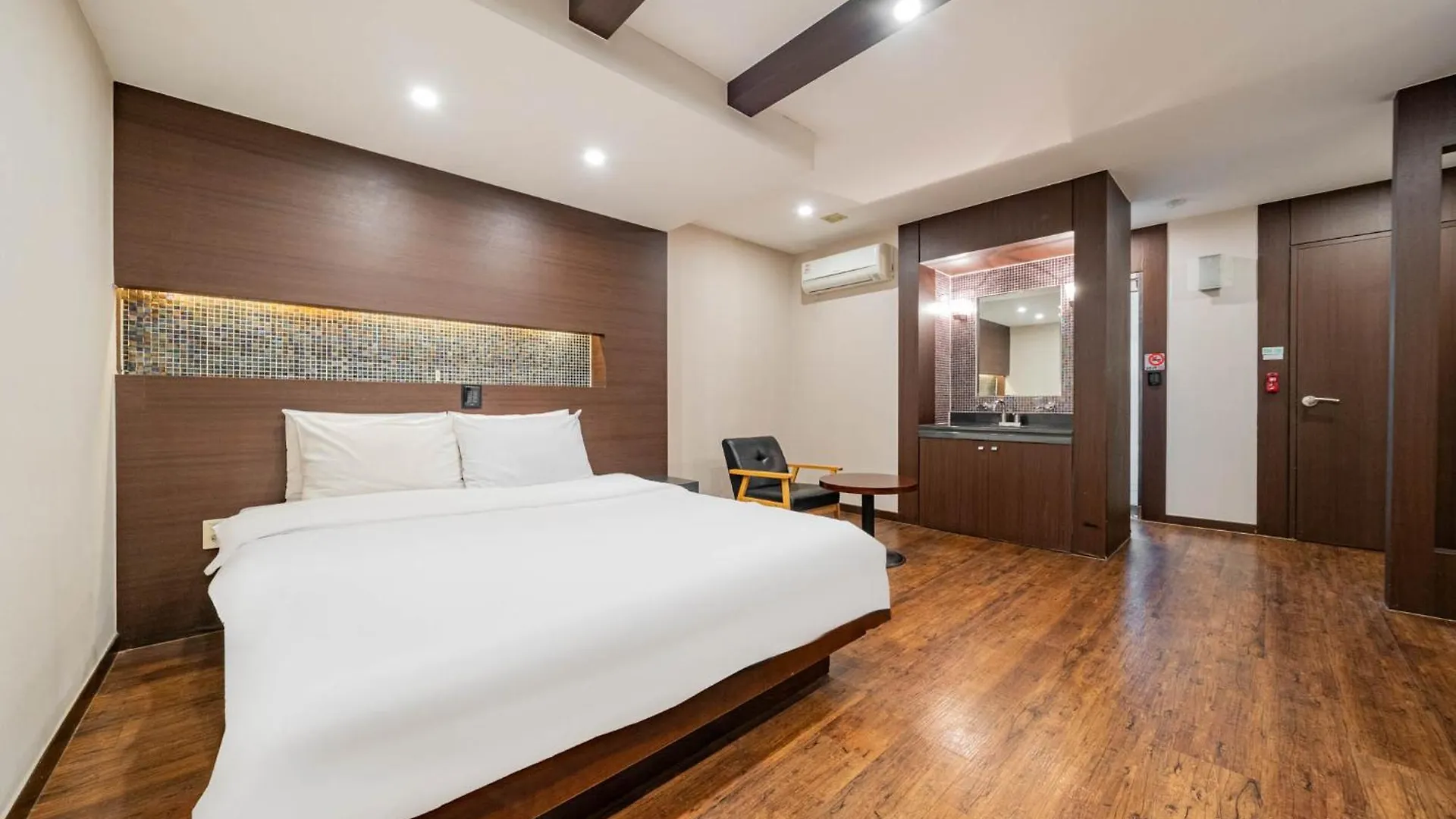 Incheon Airport Hotel June