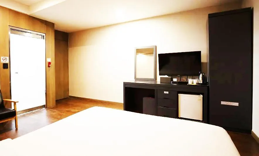 Hotel Airport June 인천 2*,