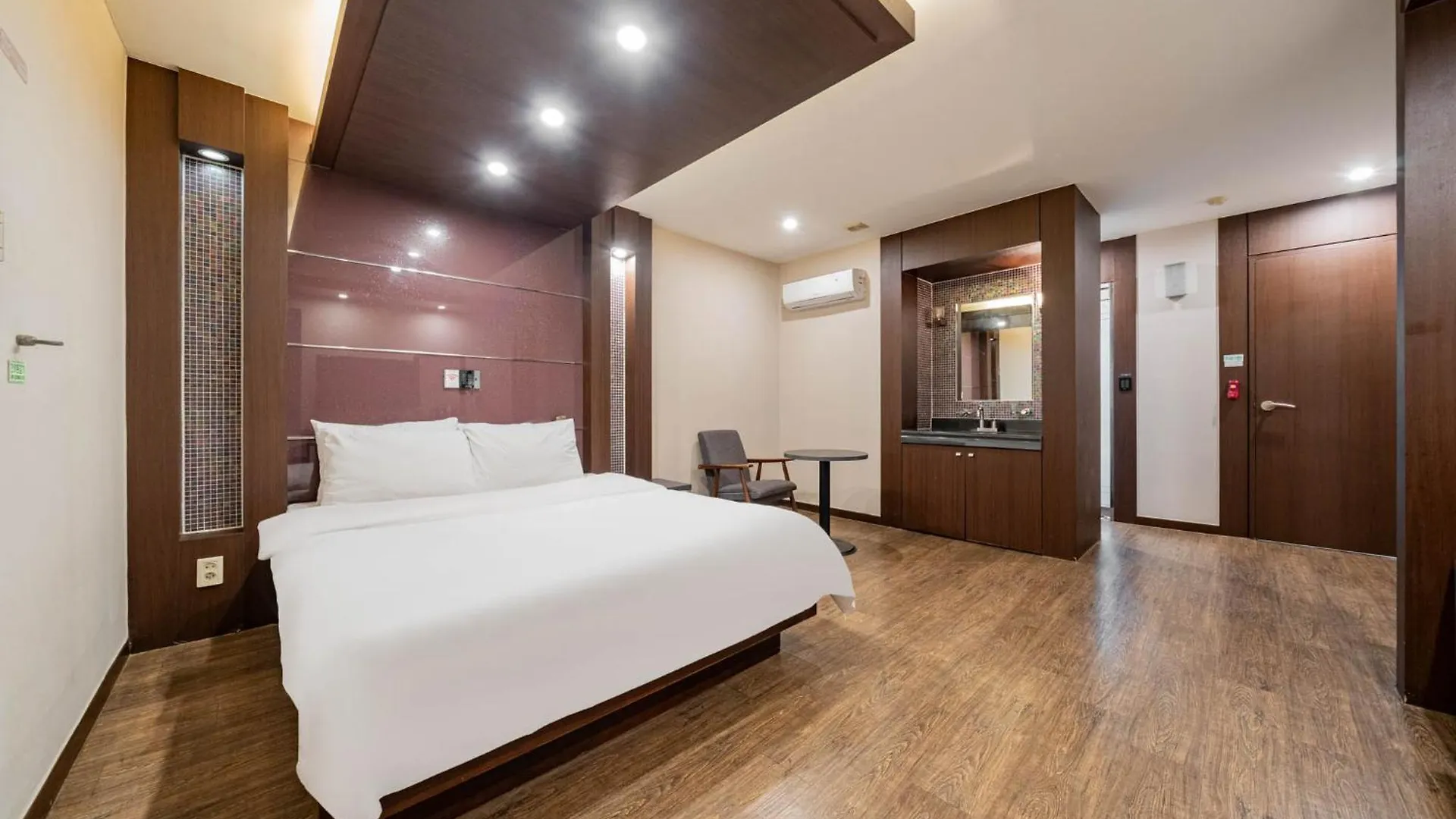 Incheon Airport Hotel June 韓国