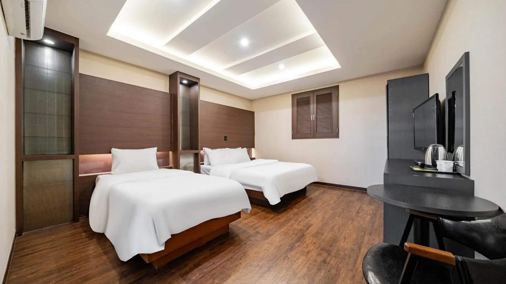 **  Incheon Airport Hotel June 韓国